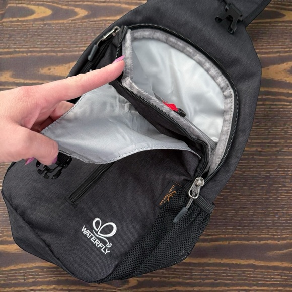 Waterfly Crossbody Bag NWOT - Picture 3 of 3